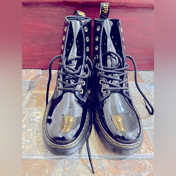 Dr. Martens Shoes - Dr. Martens Women’s Zavala Combat boots